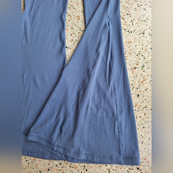 Offline by Aerie Real Me High Waisted Crossover Rib Super Flare Leggings - Picture 7 of 9